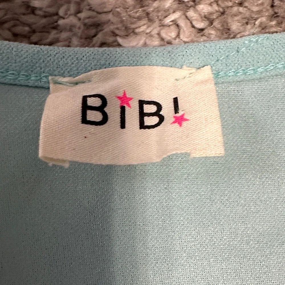 BiBi Aqua Ruffle Sleeveless Blouse Medium - Picture 2 of 7
